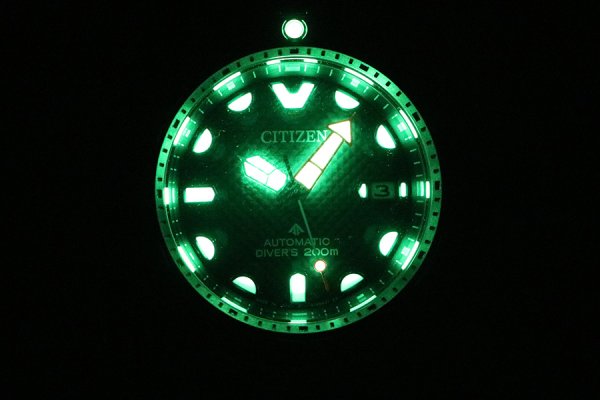 シチズン　プロマスター　メカダイバー２００　ＮＢ６００４－０８Ｅ　グレー文字盤　ライト暗闇