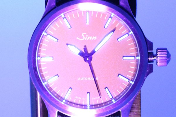 ジン　５５６　シトリンイエロー文字盤　ライト