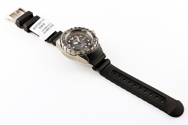 シチズン　プロマスター　メカダイバー２００　ＮＢ６００４－０８Ｅ　グレー文字盤　ラバーベルト状態　表面