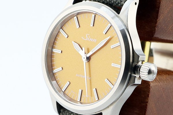 ジン　５５６　シトリンイエロー文字盤　サイド拡大