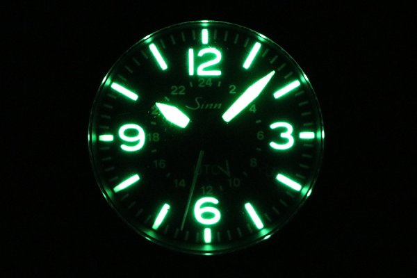 ジン　８５６Ｓ　ＵＴＣ　黒文字盤　ライト暗闇