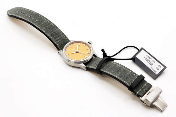 ジン　５５６　シトリンイエロー文字盤　革ベルト状態　表面