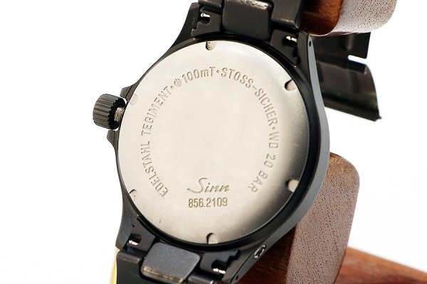 ジン　８５６Ｓ　ＵＴＣ　黒文字盤　裏面拡大