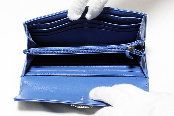 シャネル　ボーイシャネル ニツ折長財布 A80286 ブルー　中身