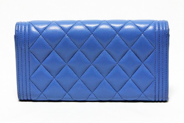シャネル　ボーイシャネル ニツ折長財布 A80286 ブルー　裏面