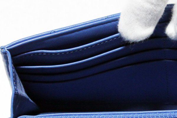 シャネル　ボーイシャネル ニツ折長財布 A80286 ブルー　カード入れ