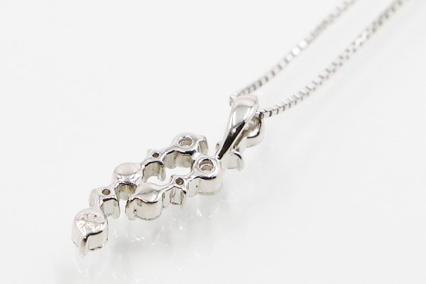 K18WG/PT900 ダイアイリペンダントネックレス 0.50ct 3.90g　裏面