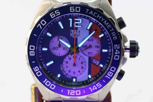 タグホイヤー　フォーミュラー１　クロノグラフ　ＣＡＺ１０１Ｎ　青ストライプ文字盤　ライト