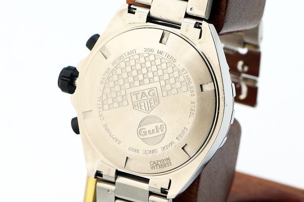 タグホイヤー　フォーミュラー１　クロノグラフ　ＣＡＺ１０１Ｎ　青ストライプ文字盤　裏面拡大