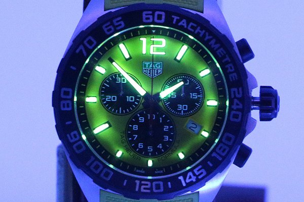 タグホイヤー　フォーミュラー１　クロノグラフ　ＣＡＺ１０１ＡＭ　黄色文字盤　ライト