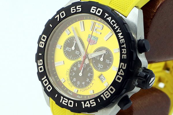 タグホイヤー　フォーミュラー１　クロノグラフ　ＣＡＺ１０１ＡＭ　黄色文字盤　サイド拡大