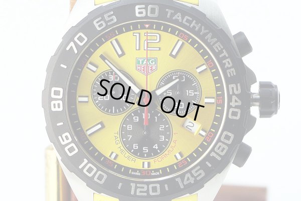 タグホイヤー　フォーミュラー１　クロノグラフ　ＣＡＺ１０１ＡＭ　黄色文字盤　表面拡大