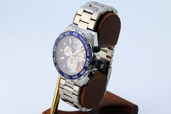 タグホイヤー　フォーミュラー１　クロノグラフ　ＣＡＺ１０１Ｎ　青ストライプ文字盤　サイド