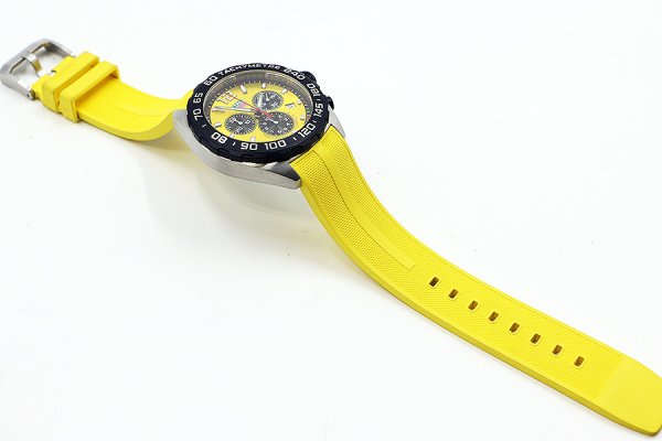 タグホイヤー　フォーミュラー１　クロノグラフ　ＣＡＺ１０１ＡＭ　黄色文字盤　ラバーベルト状態　表面