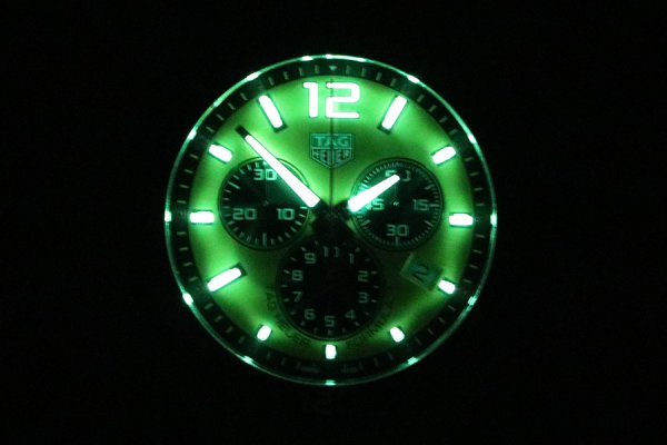 タグホイヤー　フォーミュラー１　クロノグラフ　ＣＡＺ１０１ＡＭ　黄色文字盤　ライト暗闇