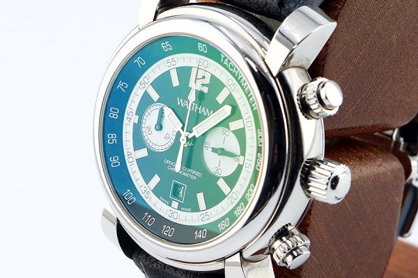 ウォルサム　フィダルゴ　クロノグラフ　黒文字盤　白リング　サイド拡大