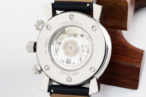 ウォルサム　フィダルゴ　クロノグラフ　黒文字盤　白リング　裏面拡大