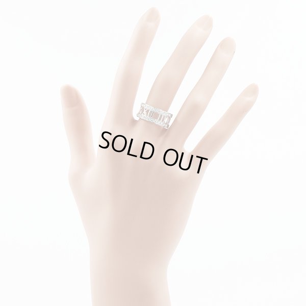 ティファニー　750WG オープンアトラス ハーフダイアイリリング 7.10g　装着イメージ