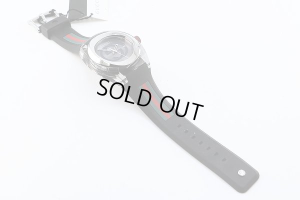 グッチ　ＳＹＮＣ（シンク）　ＹＡ１３７．１　銀文字盤　ラバーベルト状態　表面