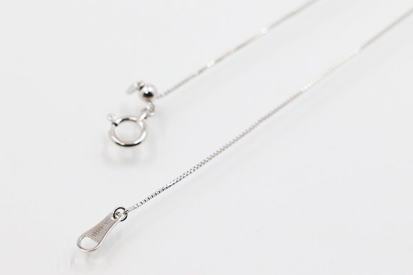 K18WG ダイアイリペンダントネックレス 0.21ct 0.05ct 2.30g　留め具外したイメージ