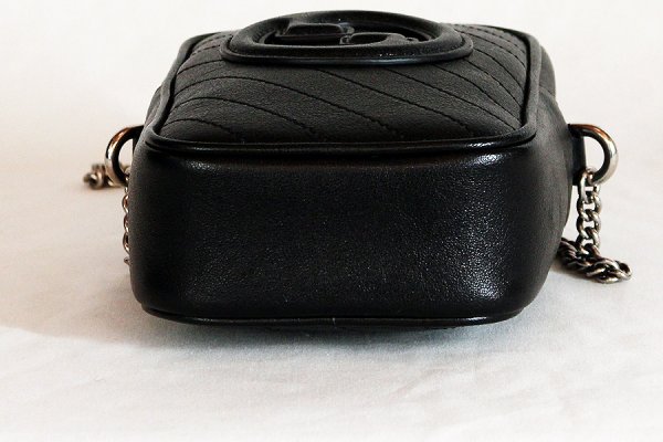 グッチ ブロンディ チェーンショルダーバック 760315 0416 ブラック 底