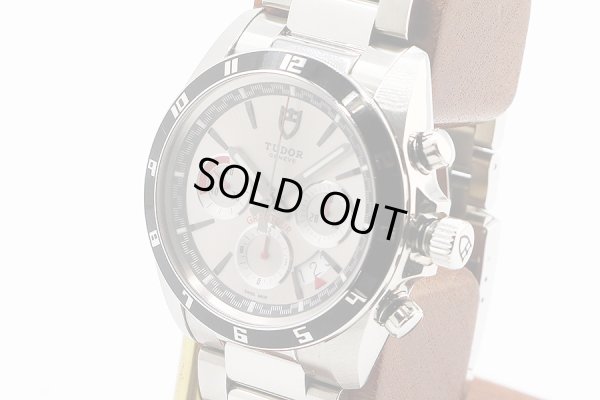 チューダー　２０５３０Ｎ　グランツアー　クロノグラフ　銀文字盤　サイド拡大