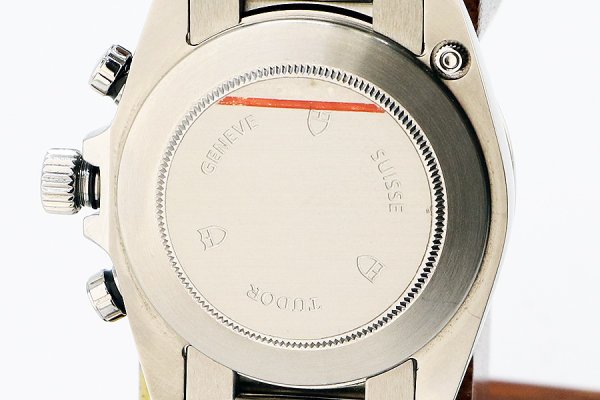 チューダー　２０５３０Ｎ　グランツアー　クロノグラフ　銀文字盤　裏面拡大