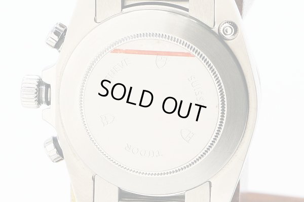 チューダー　２０５３０Ｎ　グランツアー　クロノグラフ　銀文字盤　裏面拡大