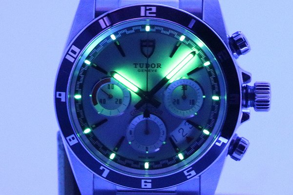 チューダー　２０５３０Ｎ　グランツアー　クロノグラフ　銀文字盤　ライト