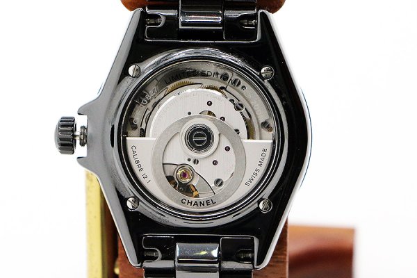 シャネル　Ｊ１２　Ｈ７９８９　インターステラ　黒文字盤　裏面拡大