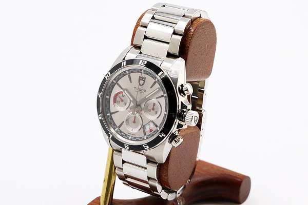 チューダー　２０５３０Ｎ　グランツアー　クロノグラフ　銀文字盤　サイド