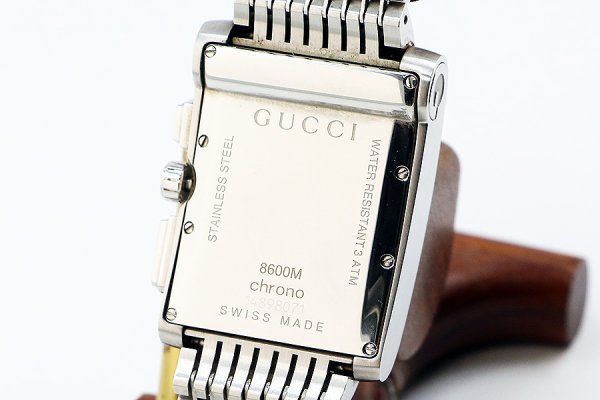 グッチ　Ｇメトロ　クロノグラフ　８６００Ｍ　紺文字盤　裏面拡大