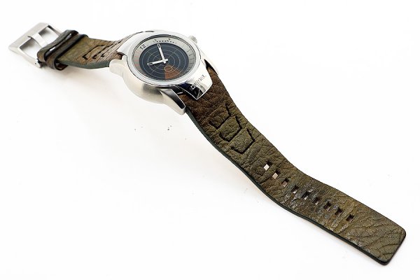 ディーゼル　ＤＺ４０２７　レーダー文字盤　革ベルト状態　表面