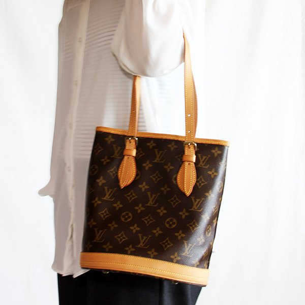 ルイ・ヴィトン　プチ・バケット M42238　掛けたイメージ