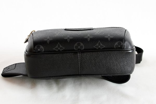 ルイ・ヴィトン　バムバッグ・アウトドア M30245　底