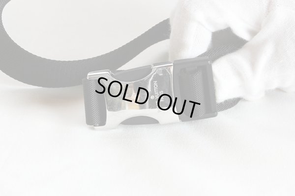 ルイ・ヴィトン　バムバッグ・アウトドア M30245　バックルに小傷