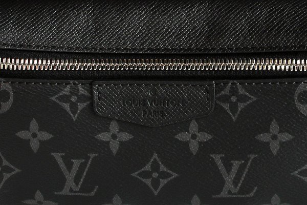 ルイ・ヴィトン　バムバッグ・アウトドア M30245　表面拡大