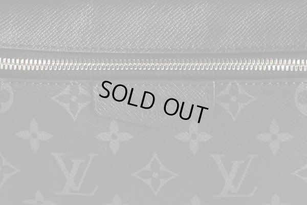ルイ・ヴィトン　バムバッグ・アウトドア M30245　表面拡大