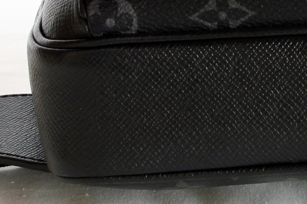 ルイ・ヴィトン　バムバッグ・アウトドア M30245　底拡大