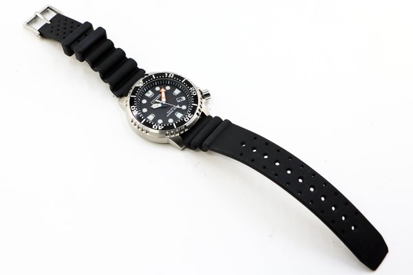 シチズン　プロマスター　ダイバー２００ｍ　ＢＮ０１５６－０５Ｅ　黒文字盤　ラバーベルト状態　表面