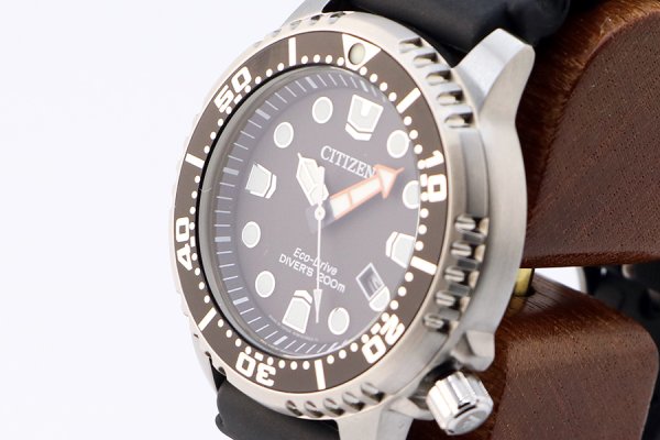 シチズン　プロマスター　ダイバー２００ｍ　ＢＮ０１５６－０５Ｅ　黒文字盤　サイド拡大