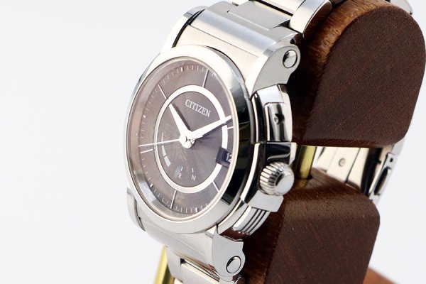 シチズン　シリーズエイト　８０１　ＣＧＮ７２－００１１　黒文字盤　サイド拡大