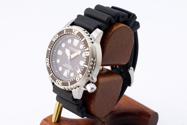 シチズン　プロマスター　ダイバー２００ｍ　ＢＮ０１５６－０５Ｅ　黒文字盤　サイド