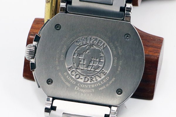 シチズン　シリーズエイト　８０１　ＣＧＮ７２－００１１　黒文字盤　裏面拡大