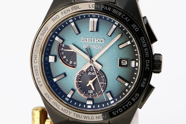 セイコー　アストロンネクスター  ＳＢＸＹ０５７  緑文字盤　表面拡大