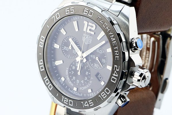 タグホイヤー　フォーミュラー１　クロノグラフ　ＣＡＺ１０１１　黒文字盤　サイド拡大