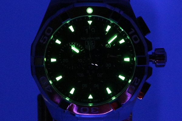 タグホイヤー　アクアレーサー　クロノグラフ　ＣＡＹ１１１０　黒文字盤　ライト