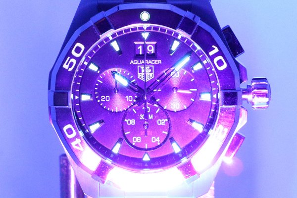 タグホイヤー　アクアレーサー　クロノグラフ　ＣＡＹ１１１０　黒文字盤　ライト