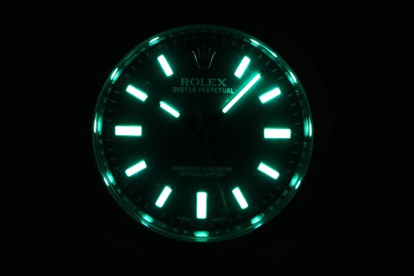 ロレックス　１１６４００ＧＶ　ミルガウス　黒文字盤　グリーンガラス　ライト暗闇