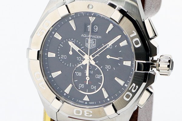タグホイヤー　アクアレーサー　クロノグラフ　ＣＡＹ１１１０　黒文字盤　表面拡大